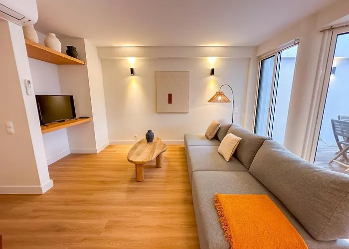 House With Pools And Private Apartament