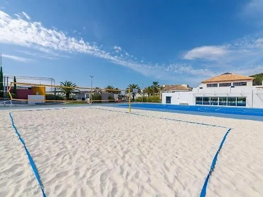 House With Pools And Private *
