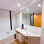 House With Pools And Private アパート タヴィラ