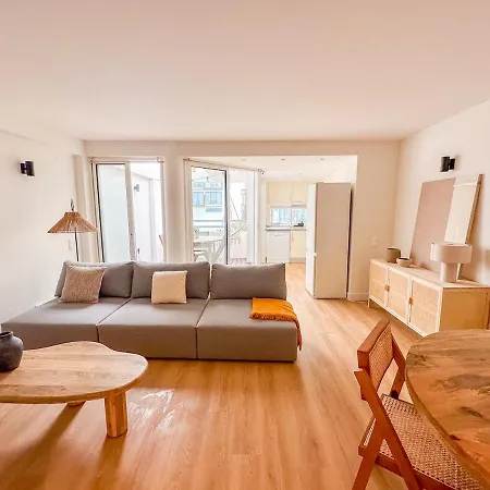 House With Pools And Private *