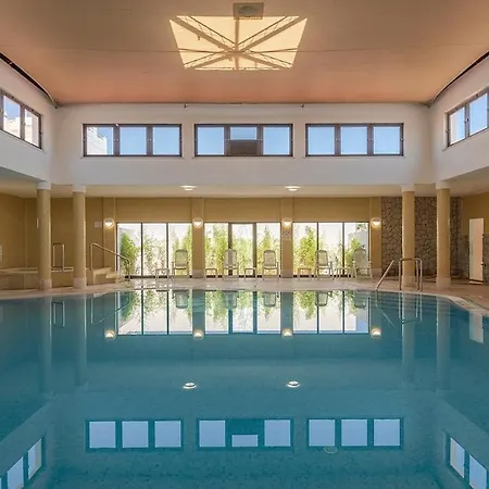 House With Pools And Private טאווירה