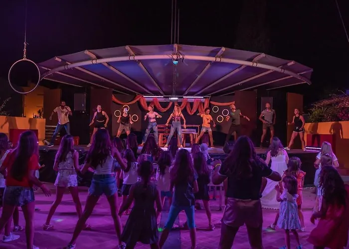 House With Pools And Private 塔维拉