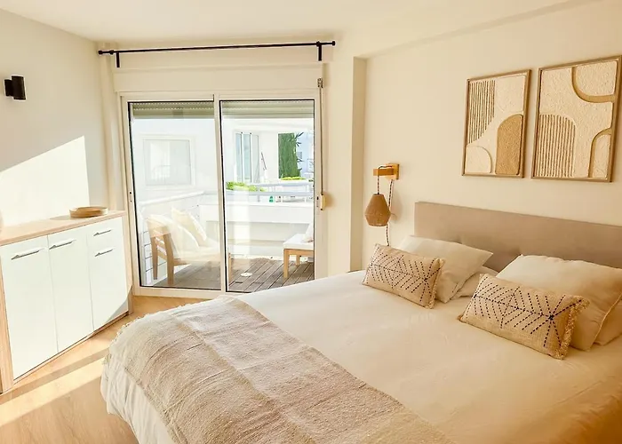 House With Pools And Private *