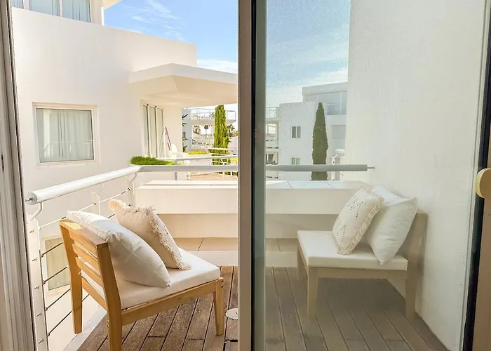 House With Pools And Private