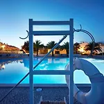 House With Pools And Private *