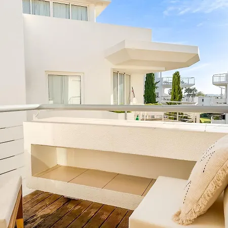 House With Pools And Private *