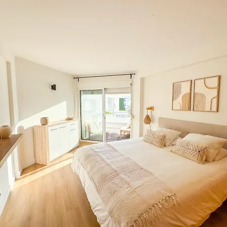 House With Pools And Private