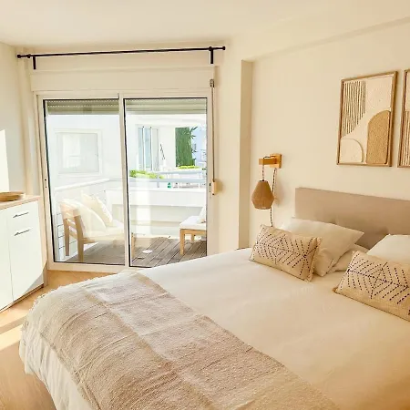 House With Pools And Private *