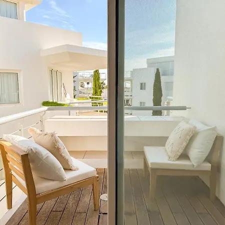 House With Pools And Private