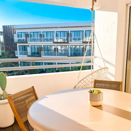 House With Pools And Private *